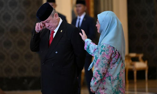 Sultan Ibrahim Iskandar dengan Saudara Perempuannya Ratu Malaysia Tunku Azizah Aminah Maimunah Iskandariah
