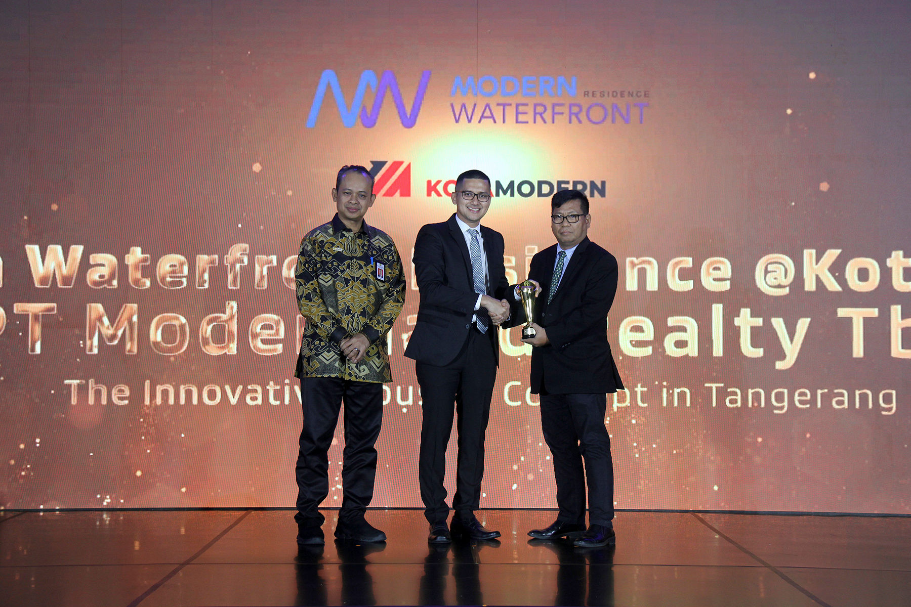 PT Modernland Realty Tbk meraih penghargaan Properti Indonesia Award 2023 (PIA 2023) untuk Kategori Property Development atas proyek perumahan skala kota (township) KotaModern di Tangerang