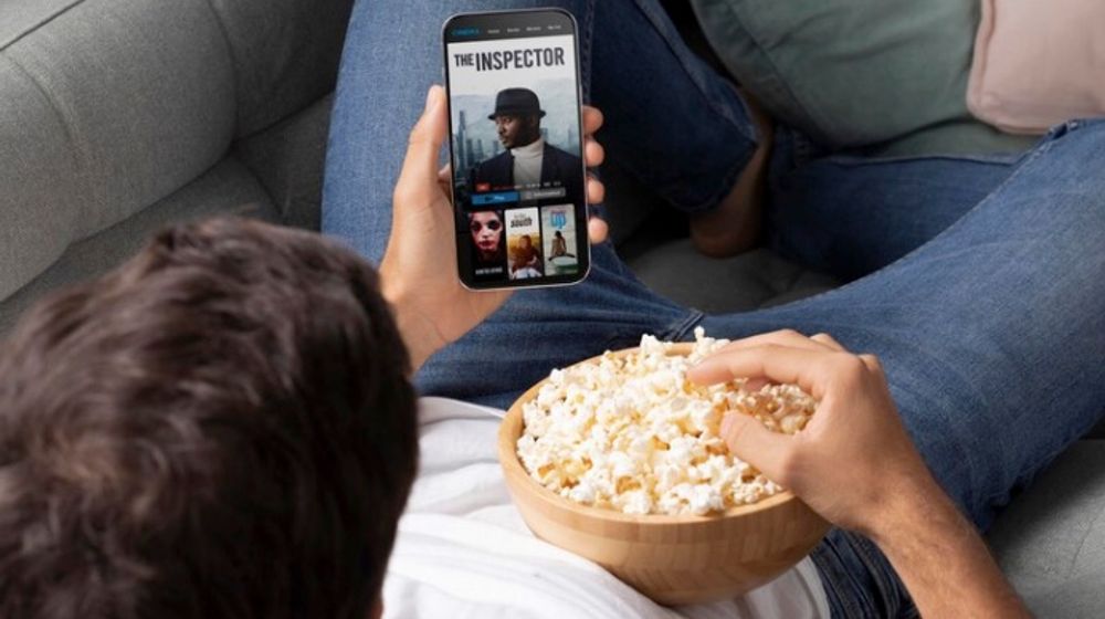 Menonton film di ponsel