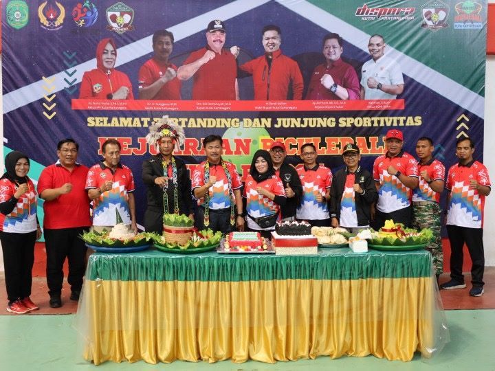 Sekdakab Kukar, Sunggono membuka Kejuaraan Pickleball Kukar 2023. (FOTO: ROBI SUGIARTO/IBUKOTAKINI.COM) 