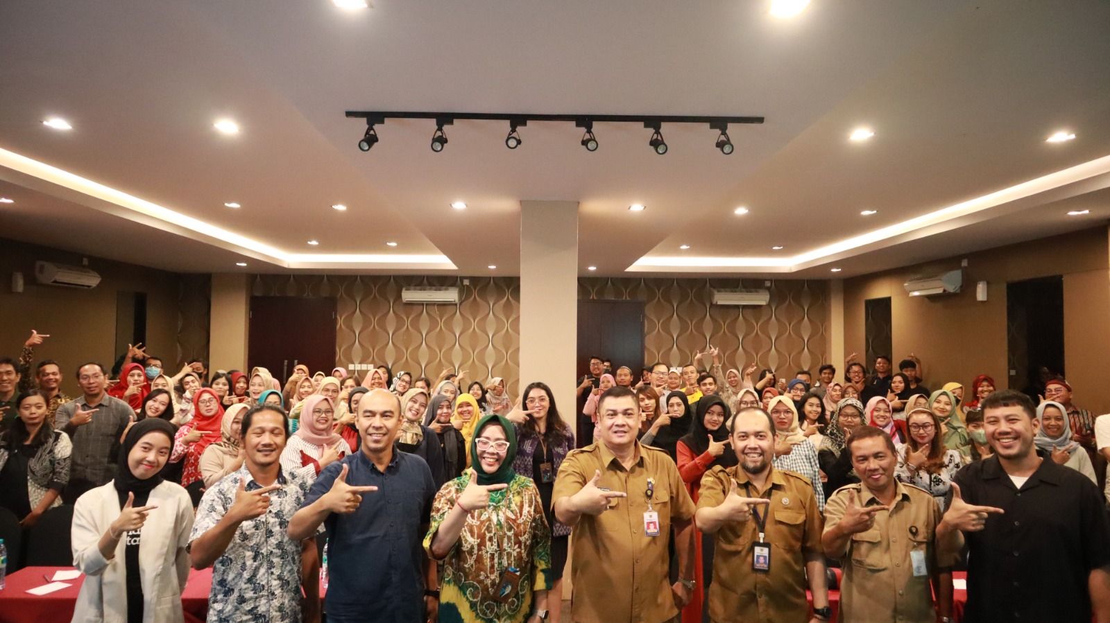 PT Jaminan Kredit Indonesia (Jamkrindo) menggelar acara coaching clinic bertemakan “Strategi Digitalisasi Kreatif: Membangun Jejak Digital yang Kuat” di Kediri pada Selasa, 24 Oktober 2023. 