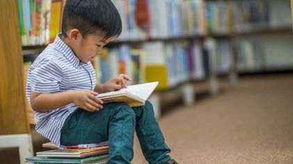 Ilustrasi anak membaca buku reading book