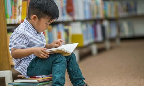 Ilustrasi anak membaca buku reading book