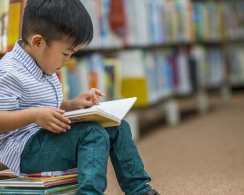 Ilustrasi anak membaca buku reading book