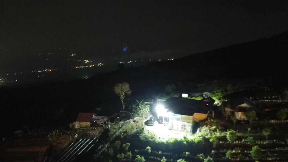 Kota Pagar Alam saat malam hari, dari ketinggian 1336 mdpl Gunung Dempo