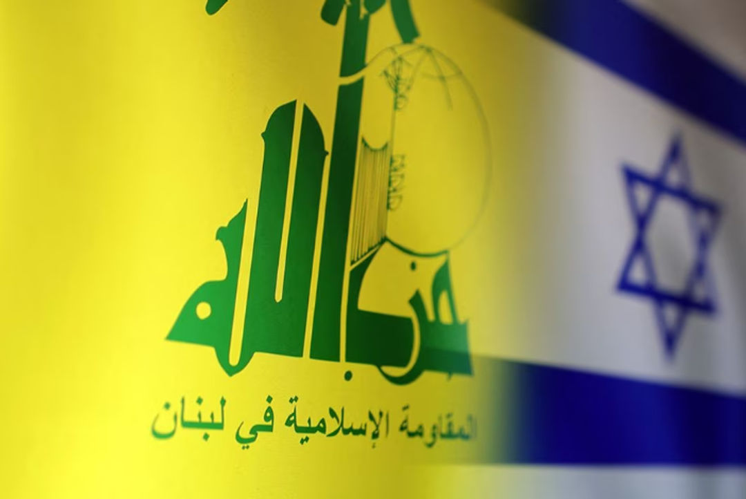 Bendera Hizbullah dan Israel Terlihat pada Ilustrasi (Reuters/Dado Ruvic)