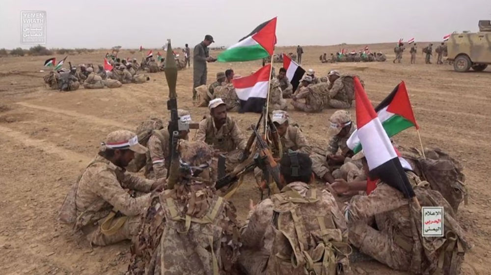 Pejuang Houthi Berkumpul Selama Manuver Militer di Dekat Sanaa, Yaman