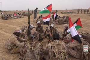 Pejuang Houthi Berkumpul Selama Manuver Militer di Dekat Sanaa, Yaman