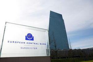Logo Bank Sentral Eropa (ECB) di Luar Kantor Pusatnya di Frankfurt, Jerman
