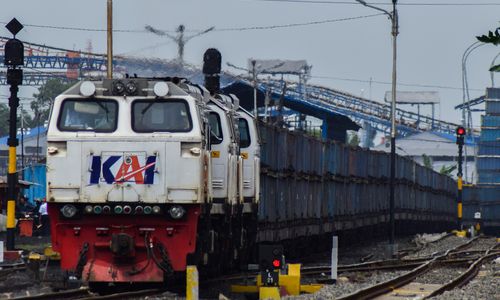 Kereta pengangkut batu bara