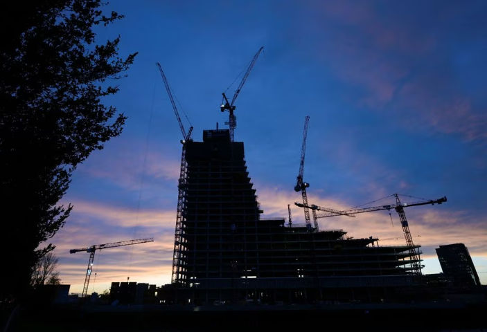 Pemandangan Lokasi Pembangunan Gedung Elbtower, Milik Signa Rene Benko dan Anak Perusahaan Commerzbank, di Hamburg (Reuters/Fabian Bimmer)