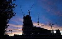 Pemandangan Lokasi Pembangunan Gedung Elbtower, Milik Signa Rene Benko dan Anak Perusahaan Commerzbank, di Hamburg (Reuters/Fabian Bimmer)