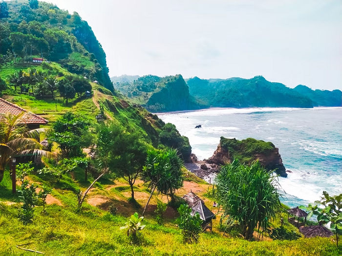 Pantai Menganti (traveloka)