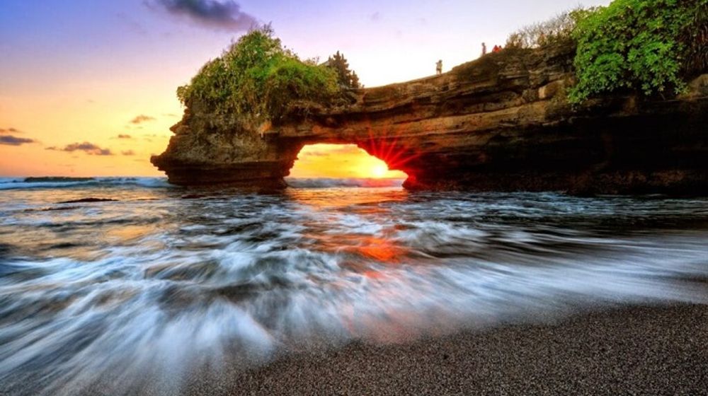 Pantai Karangbolong.jpg