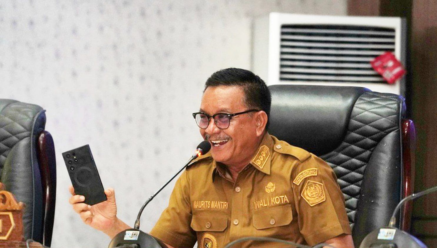 Wali Kota Bitung, Maurits Mantiri saat membuka kegiatan sosialisasi dan edukasi QRIS.(Foto:Istimewa)