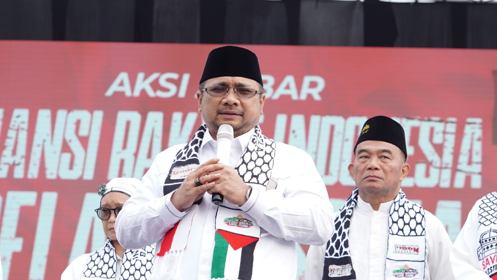 Menteri Agama Yaqut Cholil Qoumas saat aksi bela Palestina di Monas, Minggu, 5 November 2023.  