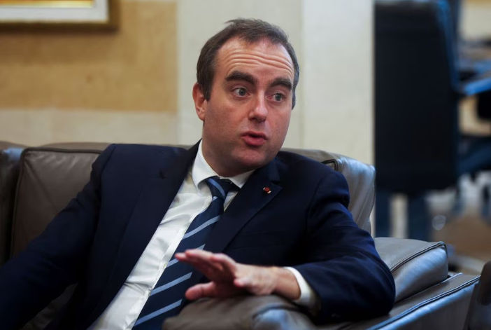 Menteri Pertahanan Prancis Sebastien Le cornu (Reuters/Mohamed Azakir)