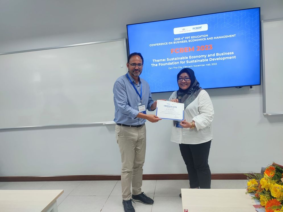 Dosen Prodi Akuntansi Institut Informatika dan Bisnis (IIB) Darmajaya, Fitri Agustina, S.E., M.Acc., Akt. meraih Best Paper dalam FPT Education Conference on Business, Economics, and Management (FCBEM) 2023 