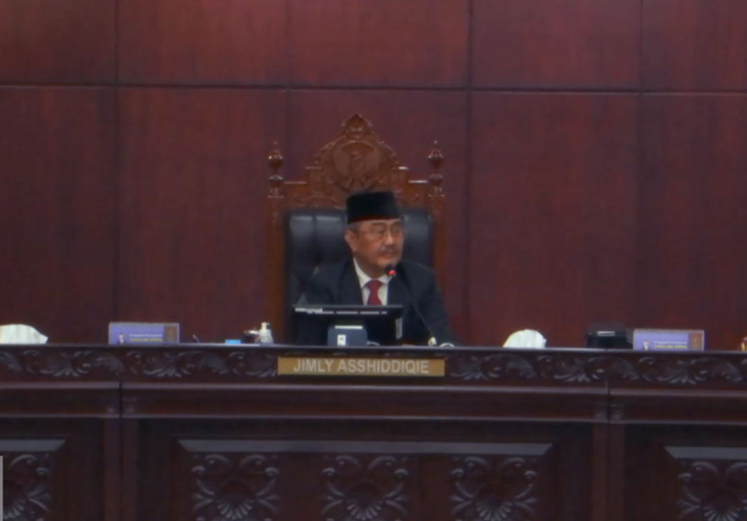 Ketua MKMK Jimly Asshiddiqie saat membacakan putusan di Gedung MK, Selasa 7 November 2023 (Foto: Tangkapan layar Youtube MK)