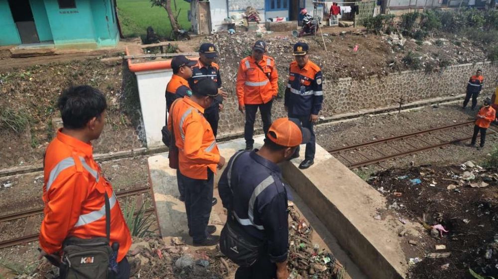Persiapkan Datangnya Musim Hujan, PT KAI Siagakan AMUS dan Pantau Titik Rawan