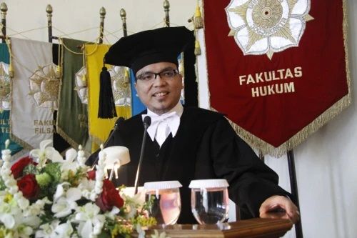 Denny Indrayana selaku pelapor kasus kode etik Hakim MK (Foto: Laman Resmi UGM)