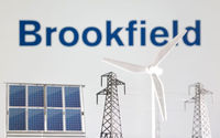 Ilustrasi Miniatur Kincir angin, Panel Surya, dan Tiang Listrik Terlihat di Depan Logo Brookfield Renewable