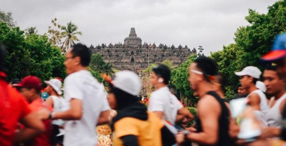 borobudur lari.jpg