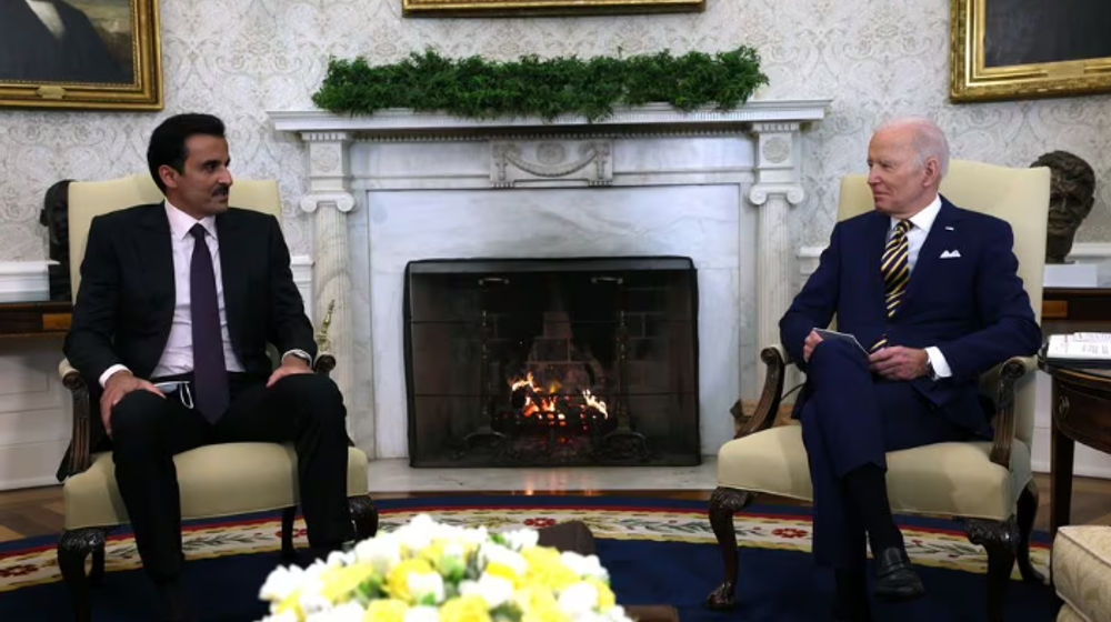 Presiden AS Joe Biden dan Emir Qatar Sheikh Tamim bin Hamad al-Thani di Oval Office Gedung Putih di Washington