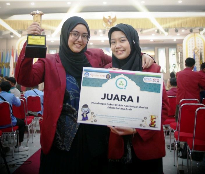 Di MTQMN 2023, Dua Mahasiswi UMY Raih Juara Pertama Debat Ilmiah Bahasa Arab