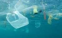 sampah plastik di lautan.jfif