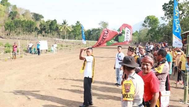 Wabup Nagekeo Buka Lomba Pacuan Kuda Piala Bupati nagekeo Tahun 2023 di Sirkuit Oga Ngole