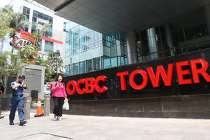 OCBC Ganti Logo - Panji 5.jpg