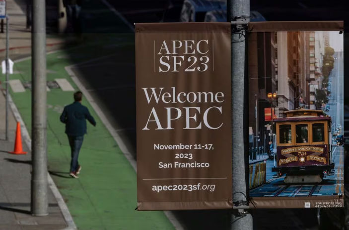 Sebuah Tanda yang Mengiklankan KTT APEC (Reuters/Carlos Barria)