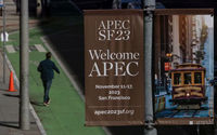 Sebuah Tanda yang Mengiklankan KTT APEC (Reuters/Carlos Barria)