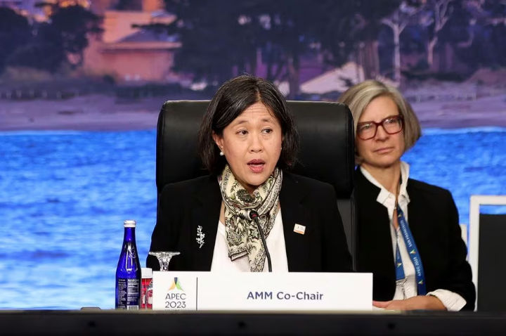 Duta Besar Perwakilan Perdagangan Katherine Tai Berbicara dalam Sesi Pembukaan Pertemuan Tingkat Menteri (AMM) APEC di San Francisco (Reuters/Brittany Hosea-Small)