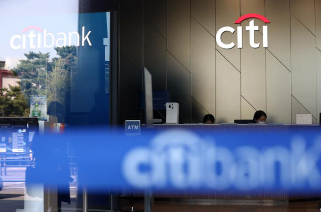 Karyawan Bekerja di Kantor pusat Citibank Korea di Seoul (Yonhap)