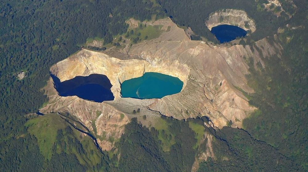 gunung-kelimutu-danau-tiga-warna.jpg