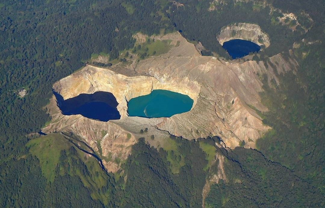 gunung-kelimutu-danau-tiga-warna.jpg