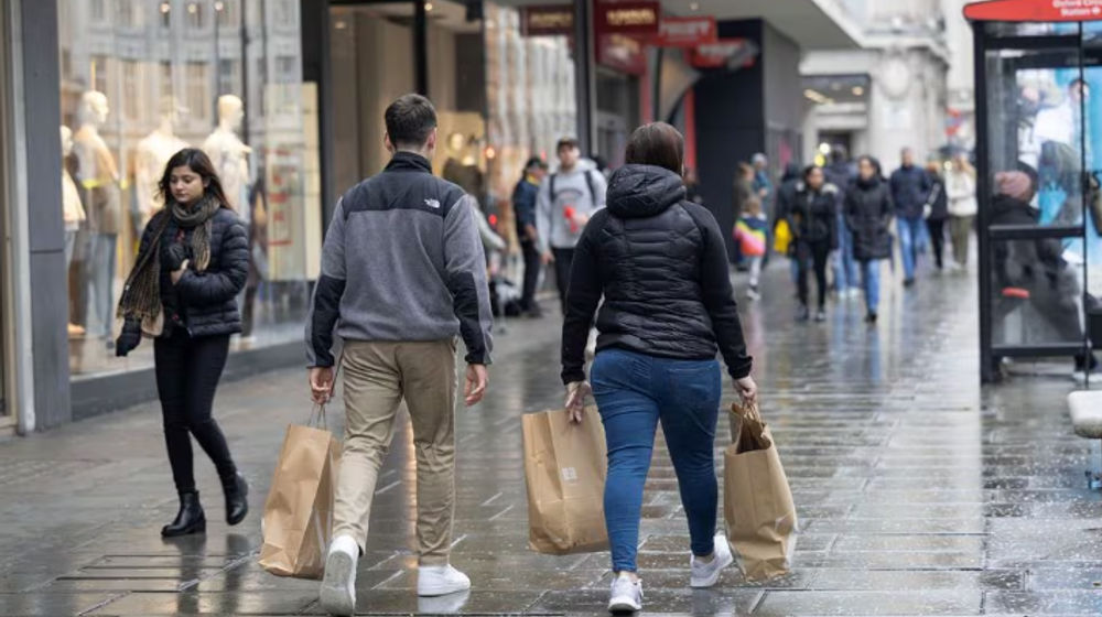 Orang-Orang Berbelanja di Oxford Street di London