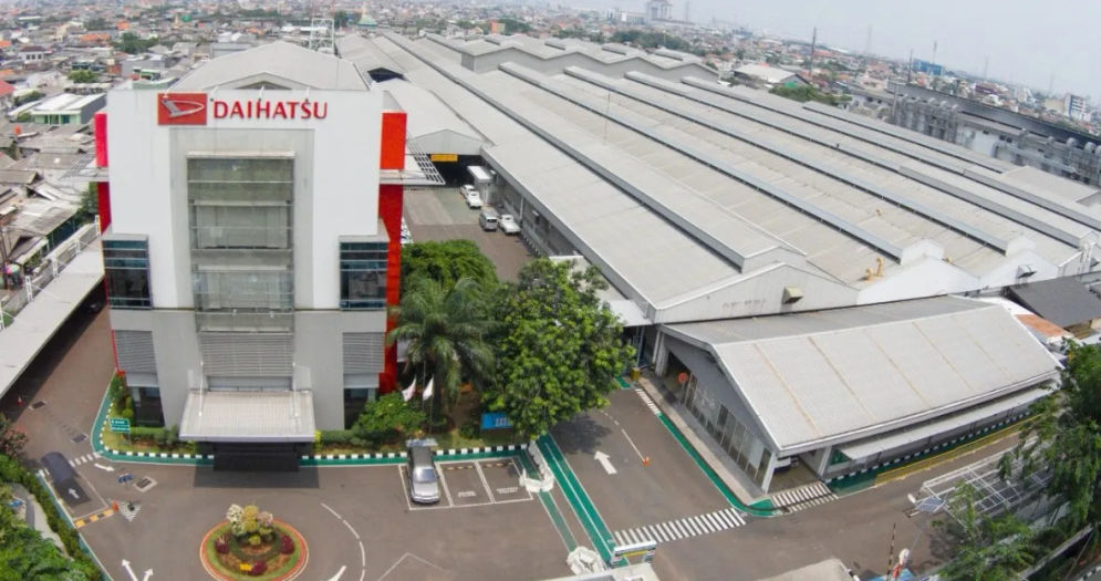 Sektor kendaraan menjadi salah satu yang paling agresif berinovasi dalam proses transisi menuju energi bersih. Salah satunya adalah PT Astra Daihatsu (ADM) yang menargetkan operasional pabrik kendaraan listrik dan hybrid pada 2024. 