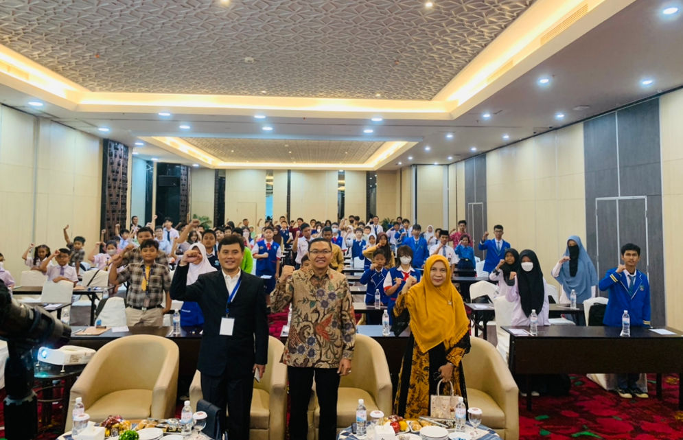 EIBOS bersama Eduversal Foundation menggelar final kompetisi Eduversal Mathematics Competition (EMC) 2023. 