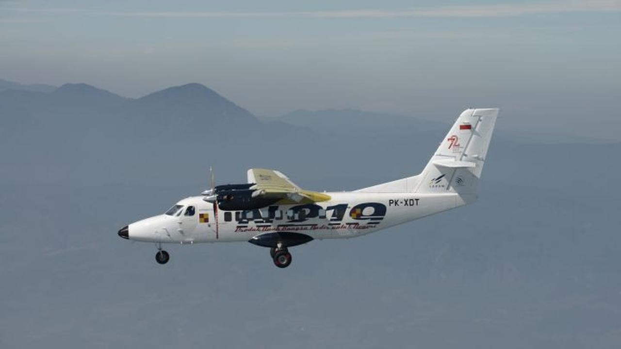 Menteri-Rini-Pesawat-N219-Nurtanio-Terbangi-Langit-Papua-di-2019.jpg