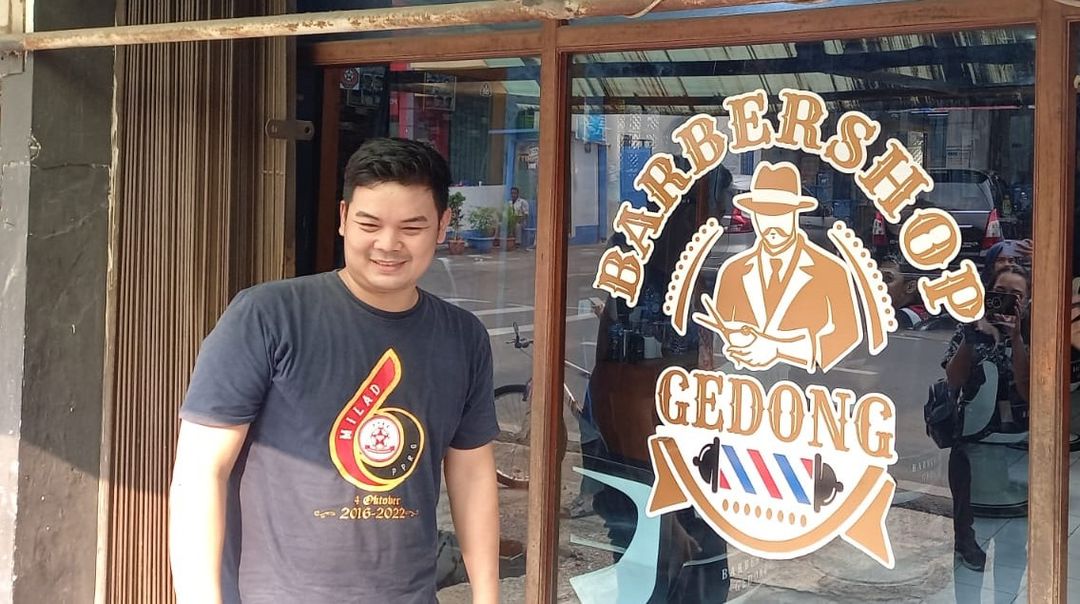 Adik Firdaus, pemilik usaha Barbershop Gedong 1 yang memperoleh pembiayaan dari fintech lending untuk menaikkan omzet. 