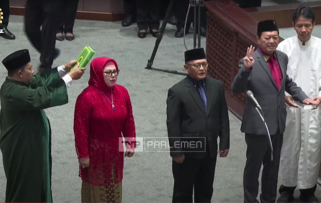 Ketiga anggota PAW diambil sumpahnya oleh Ketua DPR Puan Maharani, Selasa 21 November 2023