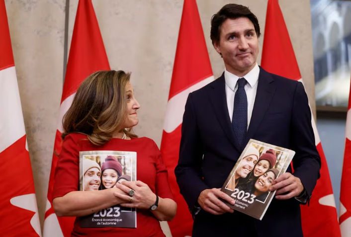 Wakil Perdana Menteri dan Menteri Keuangan Kanada Chrystia Freeland dan Perdana Menteri Justin Trudeau (Reuters/Blair Gable)