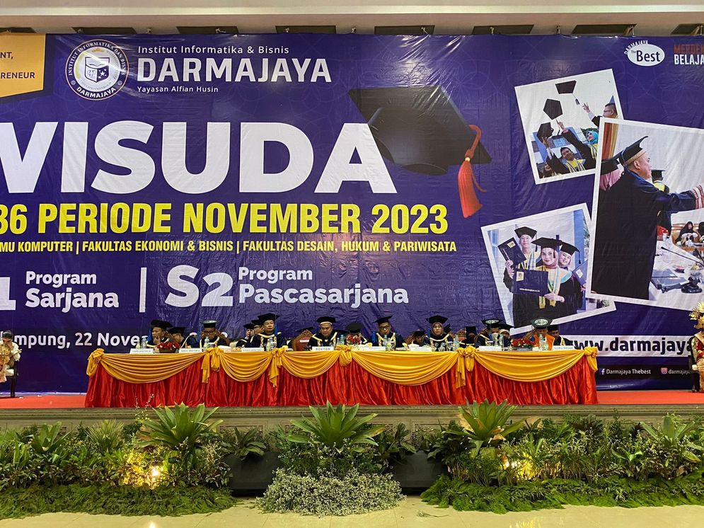 Institut Informatika dan Bisnis (IIB) Darmajaya mewisuda 573 lulusan dalam Rapat Senat Terbuka ke-36 Periode Ganjil 2023, di Gedung Bagas Raya, Rabu (22/11/2023).