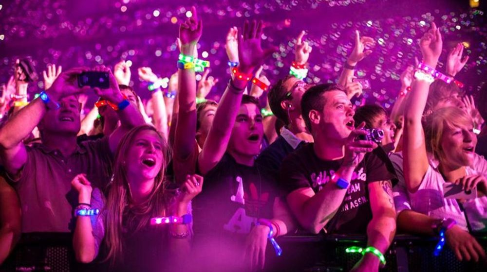 penonton-mengenakan-xyloband-di-konser-coldplayfoto-xylobandscom_169.jpeg