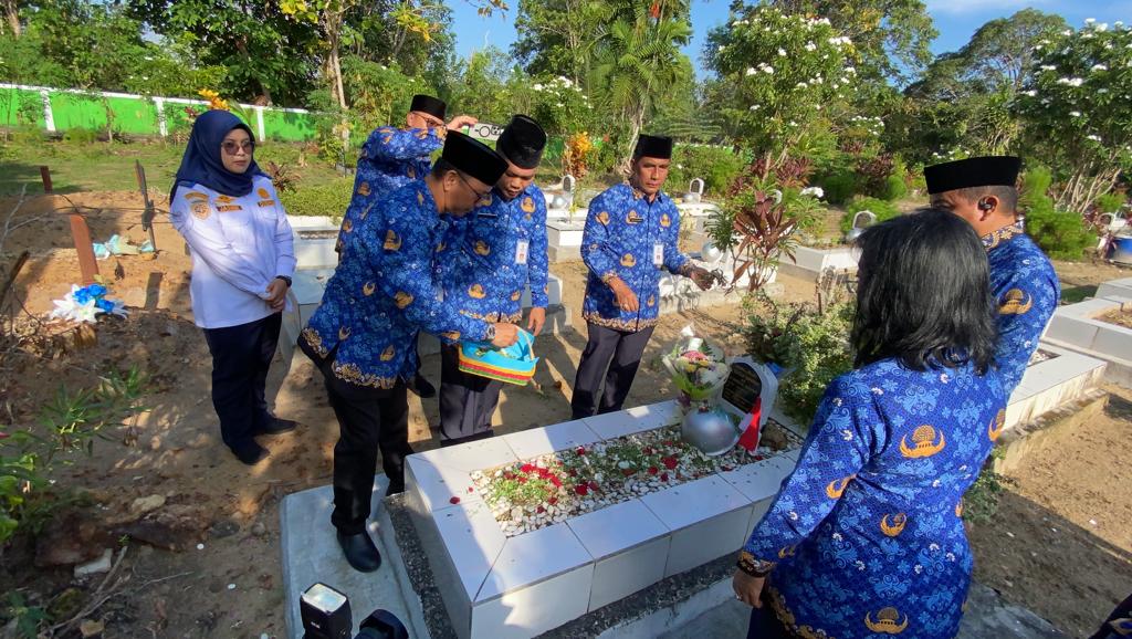 Hut Korpri Ke 52 Sekda Pimpin Ziarah Dan Tabur Bunga 0272