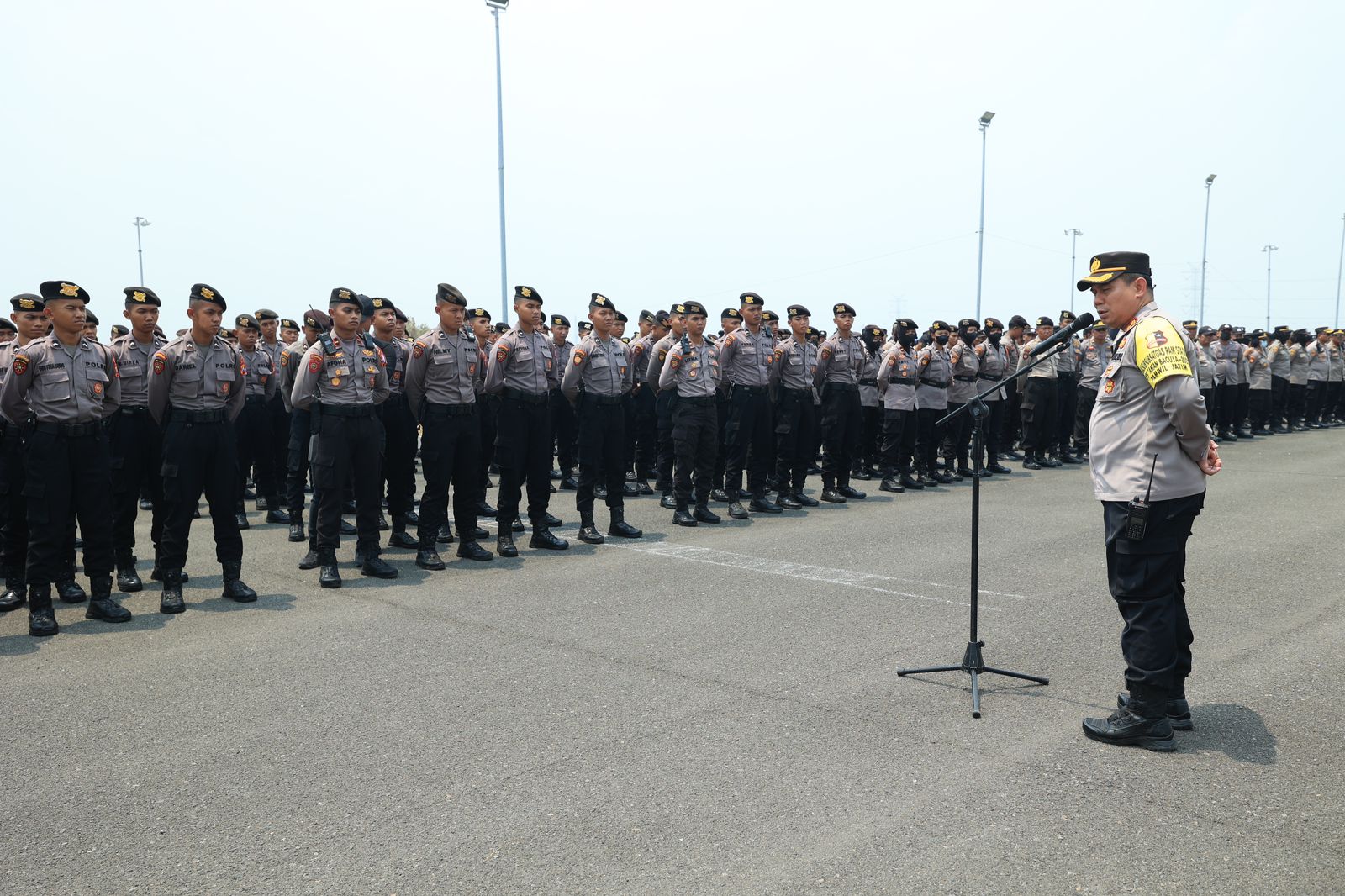 Polisi melakukan upacara persiapan pengamanan Piala Dunia U-17