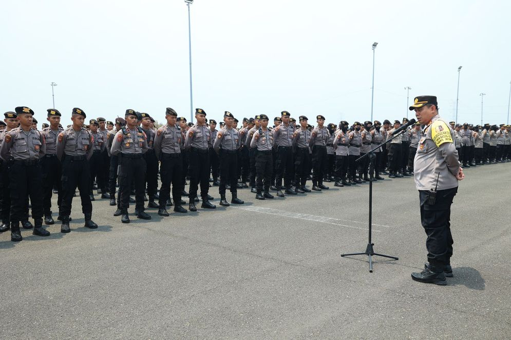 A-POLISI PIALA DUNIA.jpg